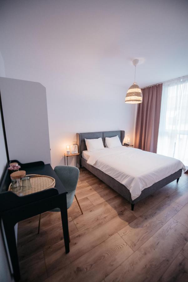 Nuez Apartments Dumbravita  Bagian luar foto