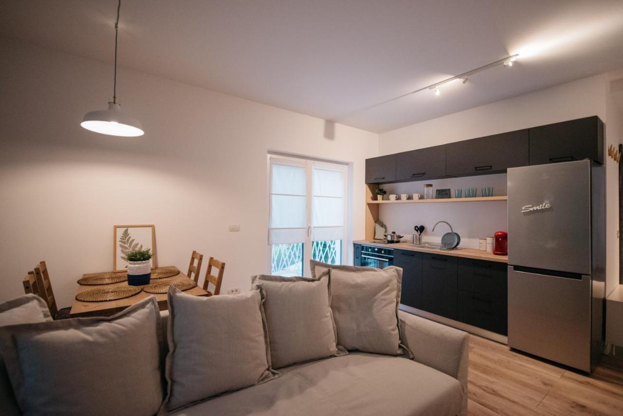 Nuez Apartments Dumbravita  Bagian luar foto