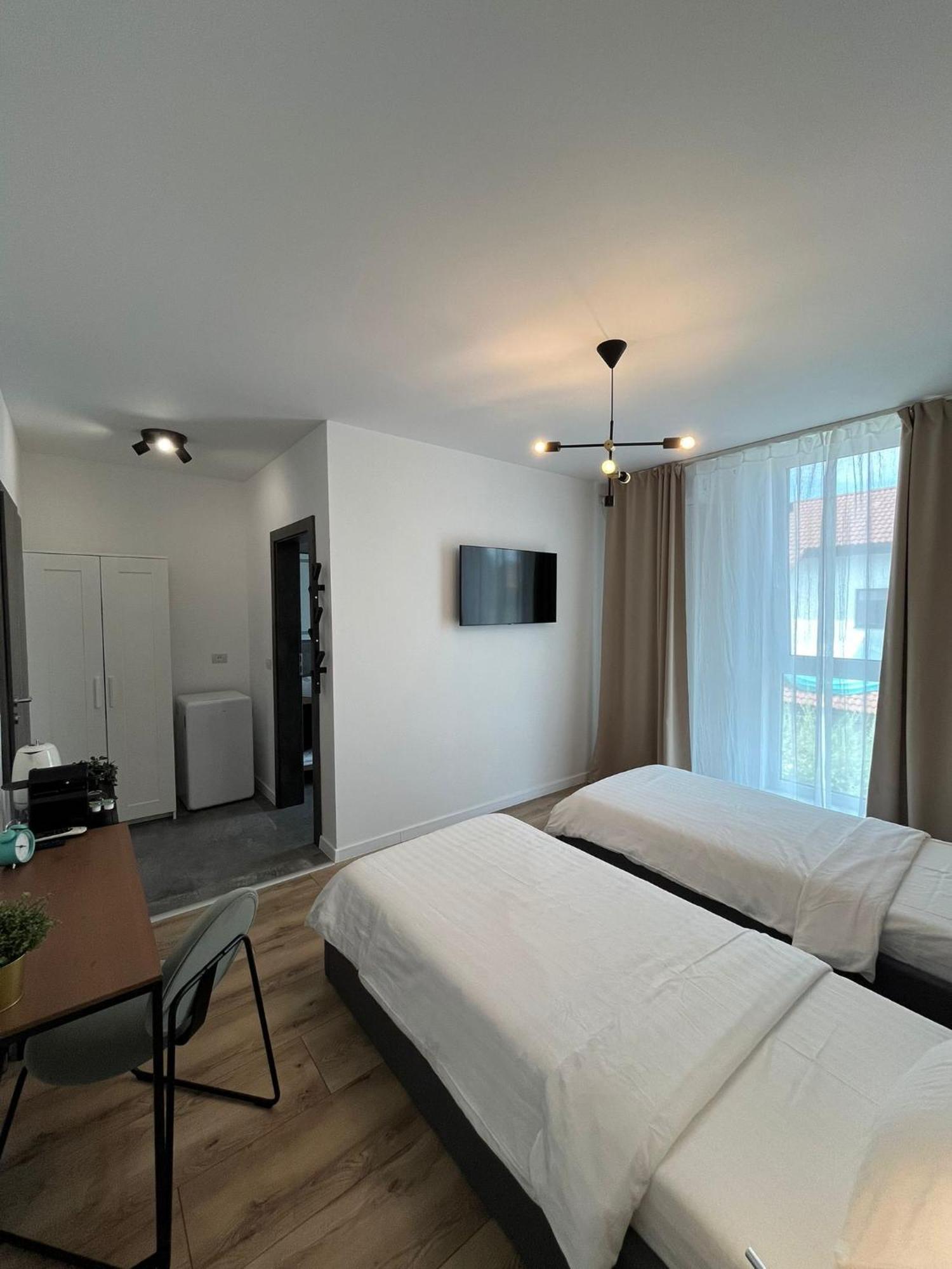 Nuez Apartments Dumbravita  Bagian luar foto